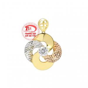 Mặt dây sang trọng vàng tây nổi bật với phong cách ấn tượng.