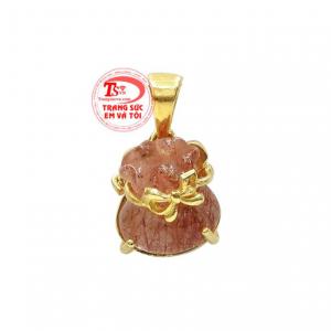 Mặt dây thạch anh tóc đỏ tài lộc đang là xu hướng được rất nhiều các chị em lựa chọn. 