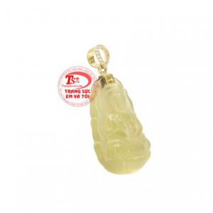 Mặt phật chạm khắc từ đá thạch anh vàng càng hợp mệnh và thời trang hơn. 