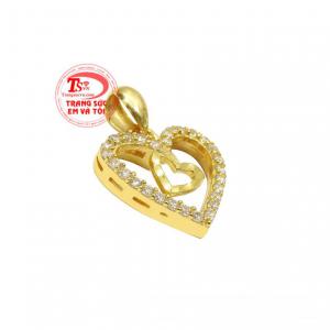 Mang thông điệp yêu thương gửi gắm qua mặt dây trái tim hạnh phúc dành tặng cho phái đẹp.