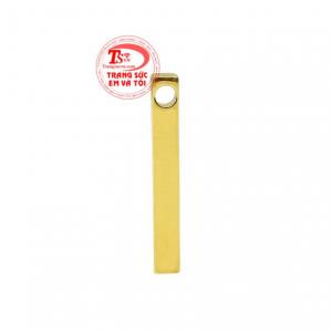 Mặt dây vàng phong cách cá tính được thiết kế đơn giản nhưng lại mang nét độc đáo, lạ mắt.