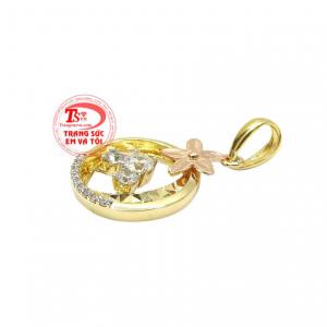 Mặt dây là một trong những phụ kiện không thể thiếu để tăng phần điểm nhấn cho các chị em.