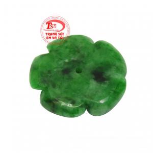 Sản phẩm thường được bọc vàng và bạc để tăng thêm phần giá trị và sự sang trọng giúp người đeo tự tin và gặp nhiều vận may.