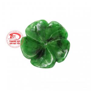 Mặt hoa ngọc cẩm thạch là sản phẩm ngọc tự nhiên được chạm khắc tinh xảo. 