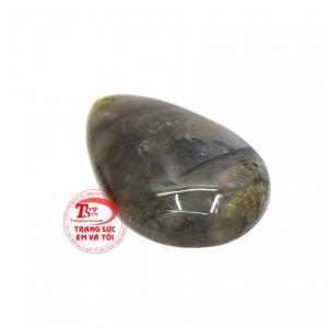 Loại đá này còn được gọi với tên gọi khác là đá xà cừ hay hắc nguyệt quang.