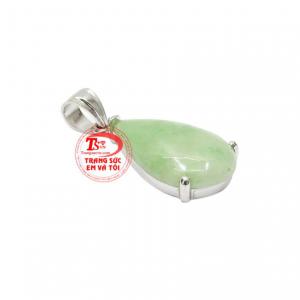 Kết hợp vàng trắng cùng ngọc cẩm thạch thiên nhiên mang tới chiếc mặt dây hợp phong thủy.