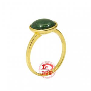 Nhẫn cẩm thạch ấn tượng với kiểu dáng mới lạ, trẻ trung. 