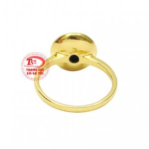 Sản phẩm kết hợp vàng tây 14k đảm bảo bền đẹp với thời gian. 