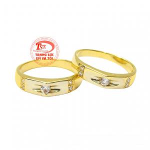 Nhẫn cưới kỷ vật hạnh phúc kiểu dáng cá tính mang đến nét độc đáo cho sản phẩm.