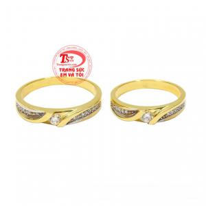 Nhẫn cưới chính là kỉ vật tình yêu, sự gắn bó lâu dài của các cặp vợ chồng.