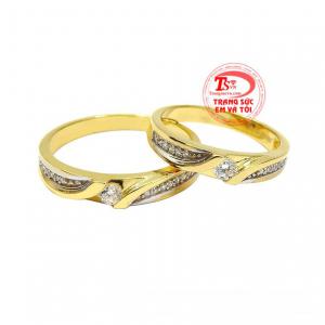 Nhẫn cưới vàng tây bền chặt được chế tác tinh tế từ vàng 18k chất lượng.