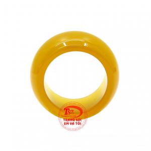 Phái mạnh hay lựa chọn nhẫn ngọc đeo ngón cái hoặc ngón út giúp thể hiện phong cách thời trang.