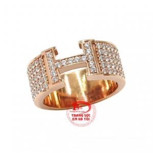  Chiếc nhẫn này rất dễ lựa chọn các trang phục phù hợp. 