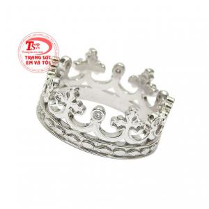 Nhẫn nam kim cương vương miện là điểm nhấn cho phong cách riêng của bạn.