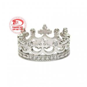 Việc kết hợp hoàn hảo từ vàng trắng cùng kim cương thiên nhiên giúp cho chiếc nhẫn càng trở nên thu hút và đẳng cấp.