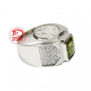 Đá peridot là viên đá hộ mệnh cho người sinh tháng 8.