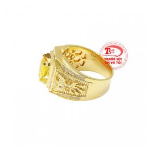 Sản phẩm gắn đá sapphire thiên nhiên hợp phong thủy, mang đến may mắn, thành công và sung túc cho người dùng.
