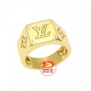 Các nhà chế tác hoàn kim đã dày công để tạo nên một chiếc nhẫn vàng 18k chất lượng, hoàn hảo đến tay người dùng. 