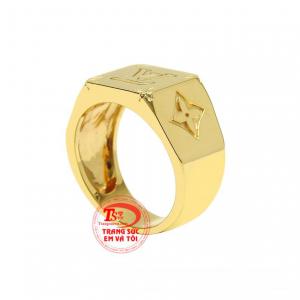  Nhẫn nam vàng là món trang sức được ưa chuộng hiện nay bởi sản phẩm mang đến vẻ thời trang và điển trai đến cho nam giới. 