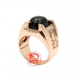 Điểm nhấn chính là viên sapphire thiên nhiên mang tới tài lộc và may mắn cho gia chủ. 