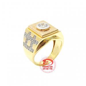 Nhẫn nam vàng tây ấn tượng được chế tác hiện đại theo công nghệ của Italy mang đến vẻ nam tính cho người đeo. 