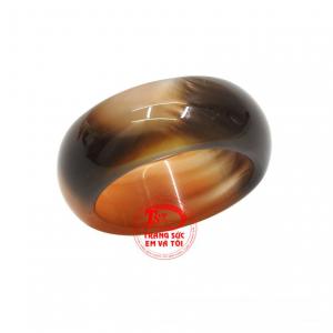 Trang sức Em và Tôi cung cấp các sản phẩm đá quý, nhẫn ngọc chất lượng được nhiều khách hàng yêu thích. 