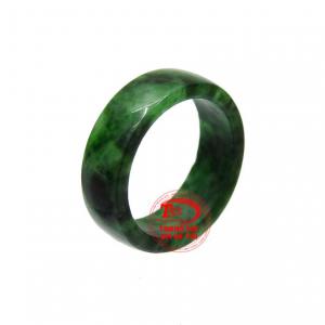 Nhẫn ngón út cẩm thạch đẹp phù hợp làm quà tặng cho người thân và bạn bè.