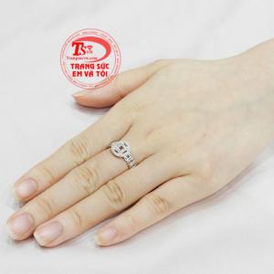 Nhẫn nữ bạc kim tiền thanh toán an toàn.