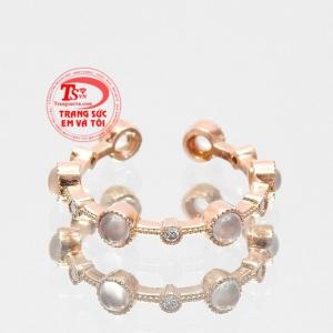 Nhẫn nữ đá mặt trăng ấn tượng có giấy kiểm định đá quý.