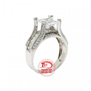 Nhẫn nữ đẳng cấp vàng trắng là sự lựa chọn hoàn hảo cho những cô nàng cá tính.