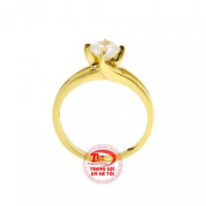  Kiểu dáng trang nhã kết hợp cùng viên đá cz giúp cho người đeo trở nên rạng ngời. 
