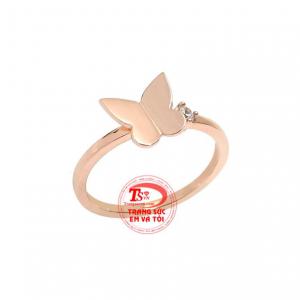 Lấy cảm hứng từ loài bướm, dưới bàn tay nghệ thuật của người thợ chế tác đã mang đến chiếc nhẫn vô cùng tinh tế.