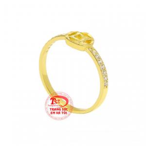 Nhẫn kim tiền là sản phẩm được yêu thích vào đầu năm, tượng trưng cho may mắn, phát tài, phát lộc.