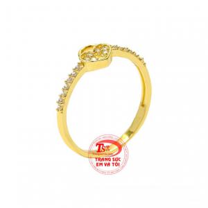 Nhẫn nữ ổ khóa tình yêu được chế tác xinh xắn mang đến vẻ nữ tính, dễ thương.