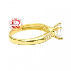 Và nhẫn vàng là một trong những lựa chọn hàng đầu vừa mang lại vẻ xinh yêu vừa mang lại giá trị về vật chất.