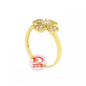 Nhẫn vàng được xem là món trang sức được ưa chuộng nhất giúp người đeo được tỏa sáng và nổi bật hơn.