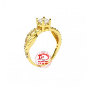 Nhẫn nữ vàng màu phong cách mang đến vẻ trẻ trung và sành điệu cho nữ giới.