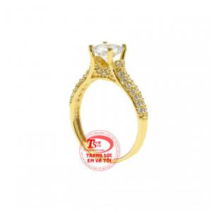 Chiếc nhẫn này sẽ là sự lựa chọn tuyệt vời dành cho những cô gái yêu thích sự lộng lẫy và kiêu sa.