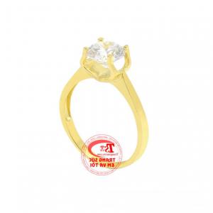 Chiếc nhẫn với lối chế tác không quá cầu kỳ nhưng vẫn tôn lên được nét đẹp xinh yêu cho đôi bàn tay của các nàng.