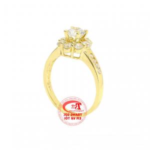 Chiếc nhẫn này sẽ là sự lựa chọn hoàn hảo dành cho những cô nàng yêu thích phong cách nhẹ nhàng, nữ tính.