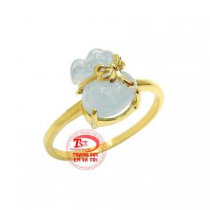 Đá aquamarine là viên đá hộ mệnh cho người sinh tháng 3, viên đá này sẽ như bùa hộ mệnh để bảo vệ chủ nhân. 