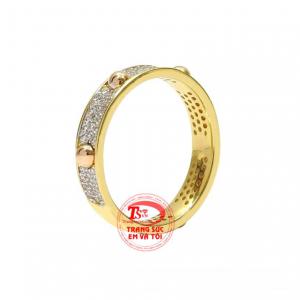 Nhẫn vàng cá tính phái đẹp phong cách trẻ trung thích hợp cho những cô gái yêu thích phong cách mạnh mẽ, cá tính.