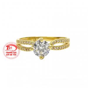 Chiếc nhẫn này điểm xuyến thêm cho đôi bàn tay thon gọn của các nàng giúp cho các cô gái tự tin hơn.