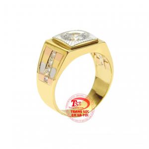 Nhẫn vàng phái mạnh thời trang được chế tác độc đáo, kết hợp hài hòa giữa vàng trắng, vàng màu và vàng hồng.