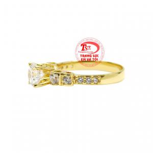 Những viên đá như tỏa sáng khiến đôi tay của người dùng cũng trở nên thật đặc biệt. 