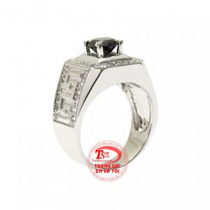 Nhẫn vàng trắng bản lĩnh phái mạnh được chế tác vô cùng tinh xảo tạo nét ấn tượng cho nam giới.