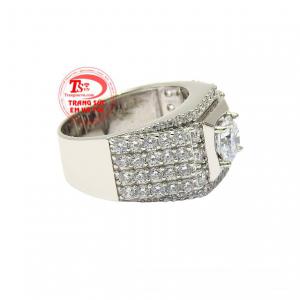 Mỗi một quý ông đều hiểu được phong cách mình theo đuổi là gì là đây chính là chiếc nhẫn phù hợp giúp phái mạnh tỏa sáng.