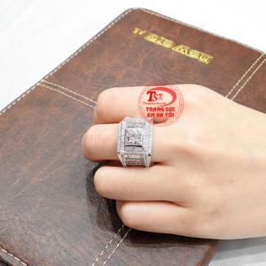 Nhẫn vàng trắng nam thành công nhận giao hàng trên toàn quốc, bảo hành uy tín.