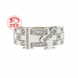 Với chiếc nhẫn này, người dùng dễ dàng kết hợp cùng nhiều kiểu trang phục và phụ kiện.