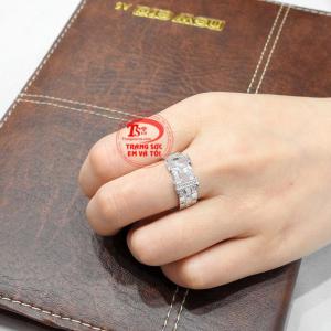 Nhẫn vàng trắng nam tính đẹp nhập khẩu từ Hàn Quốc, chế tác từ vàng trắng 10k. 